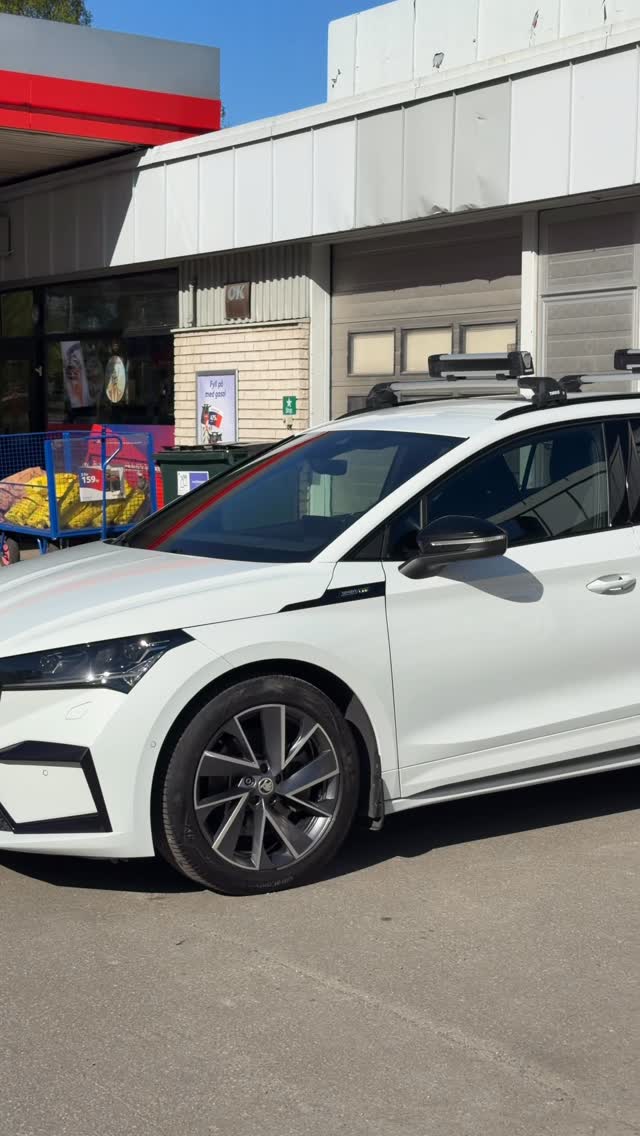 Premium paket på denna Skoda Eniyaq i vit metallic✨

Boka på nwrecond.se
Eller ring oss på 090 765 0
